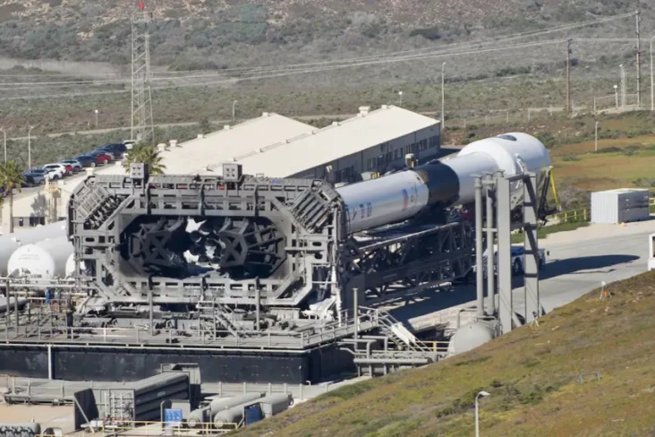 SpaceX Bakal Luncurkan...