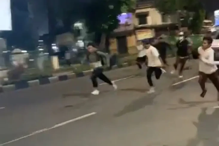 Janjian di Sosmed, Tawuran...