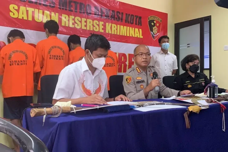 1 Tersangka Pengeroyokan...