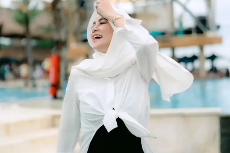 5 Artis Indonesia Keturunan...