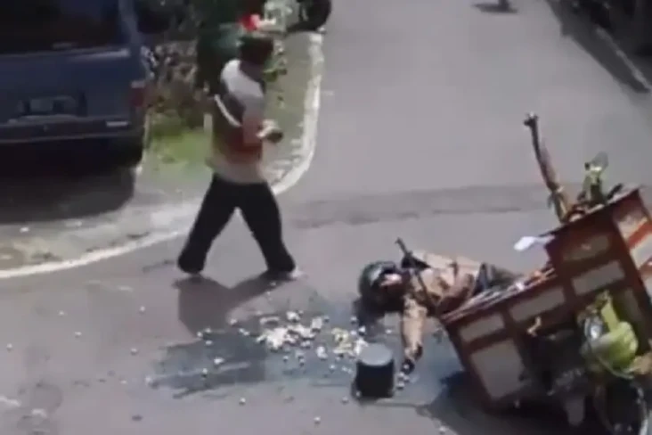Viral, Pedagang Bakso...