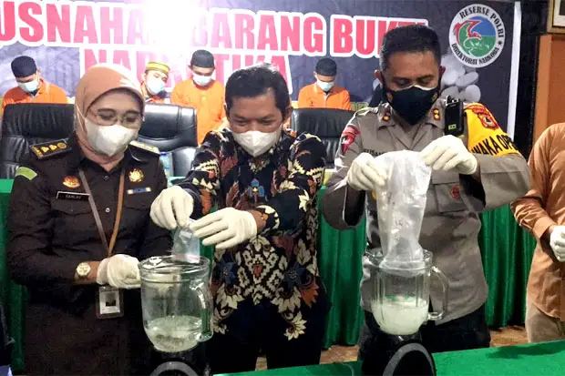 Sabu Senilai Ratusan...