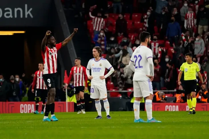 Bus Diserang Fans Bilbao...