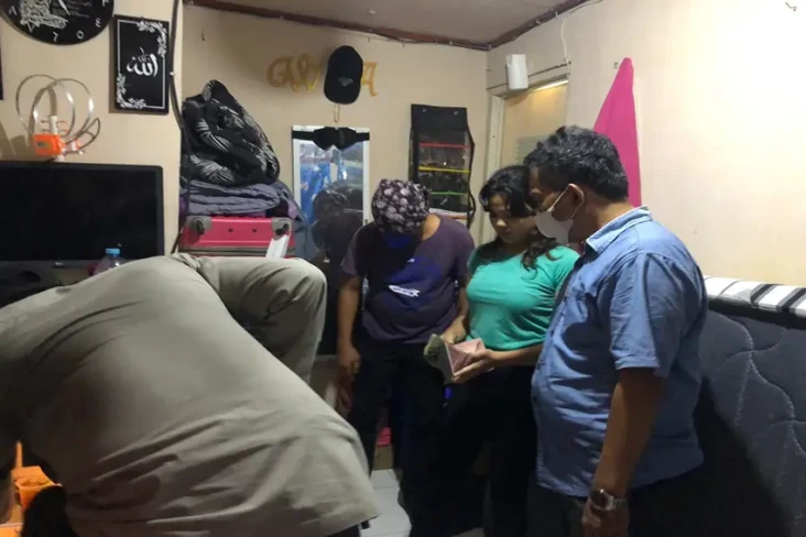 Acak-acak Kampung Boncos,...