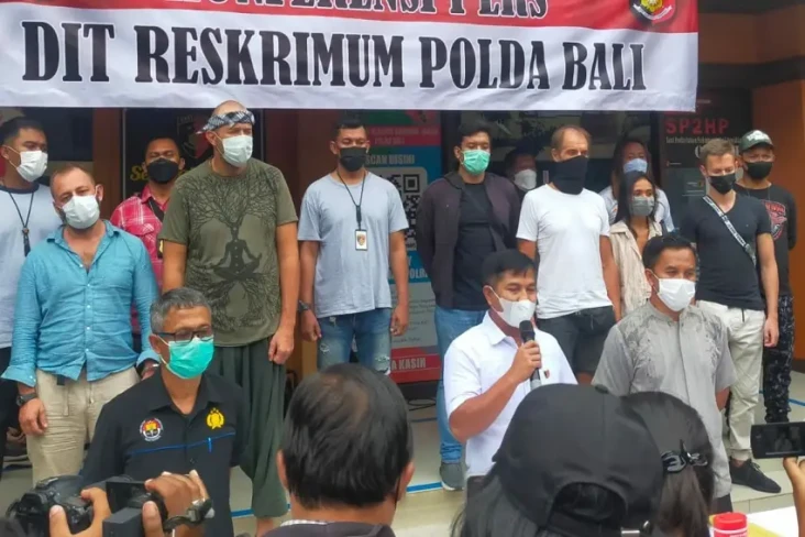 1 dari 3 Bule Penculik...