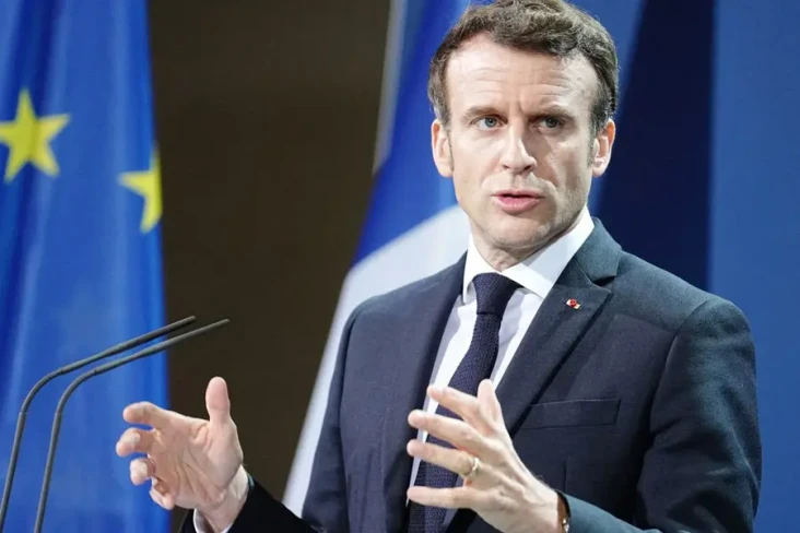 Redam Ketegangan, Macron...