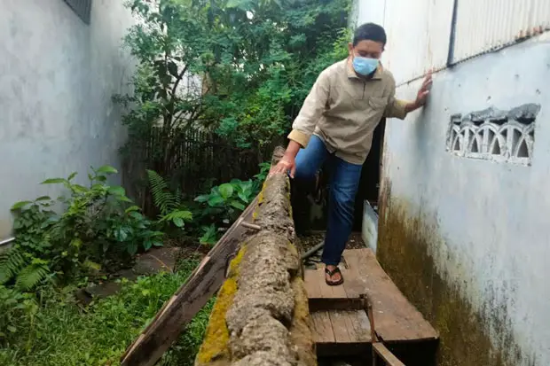 Akses Jalan Ditutup,...