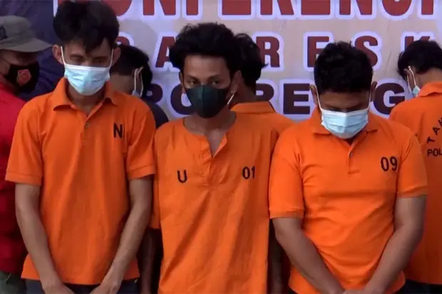 13 Pengeroyok Sekuriti...
