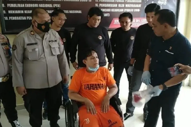 Diberondong Tembakan,...