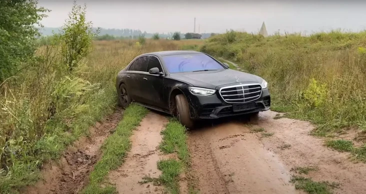 Viral, Sedan Mewah Mercedes-Benz...