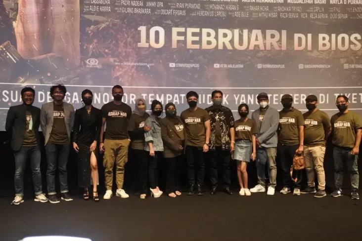Debut Jadi Sutradara,...