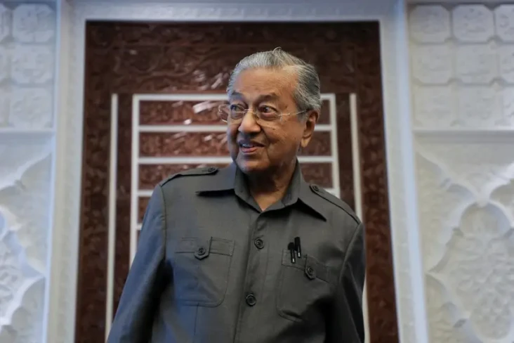 Mahathir Mohamad Pulang...
