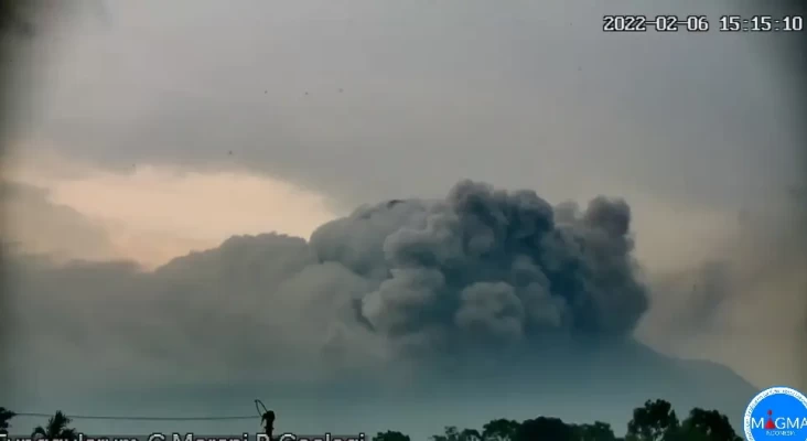 Gunung Merapi Erupsi,...