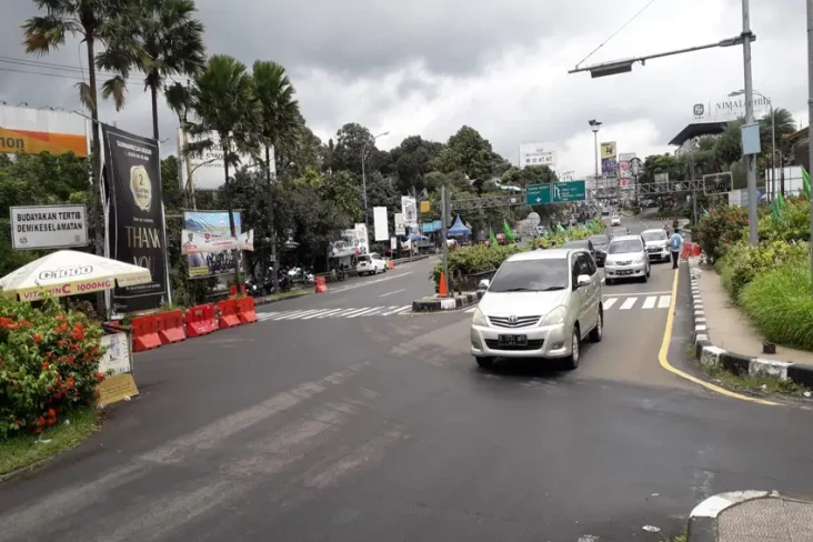 Jalur Puncak Akhir Pekan...