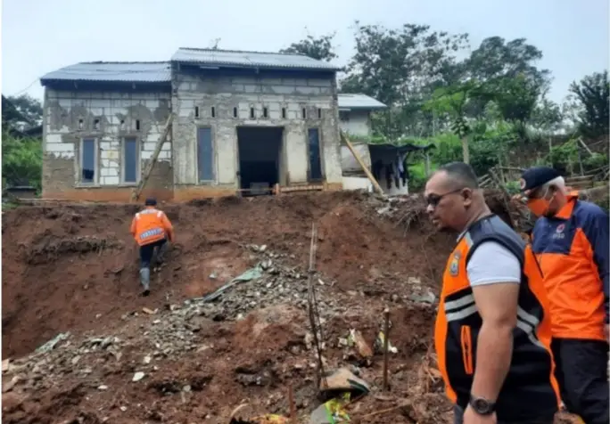 Hujan Deras Sebabkan...