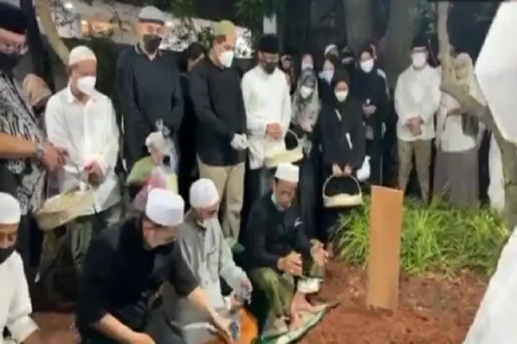 Sebelum Dibawa ke Singapura,...