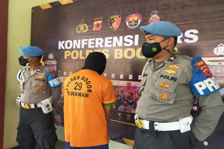Lecehkan Belasan Murid,...