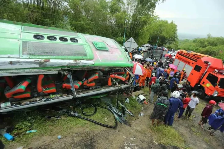 Terungkap! Bus Pariwisata...