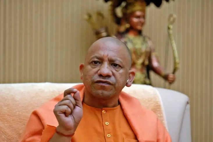 Yogi Adityanath, Pendeta...