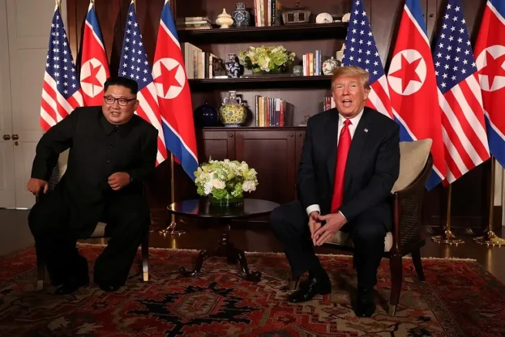 Trump Mengambil Surat...