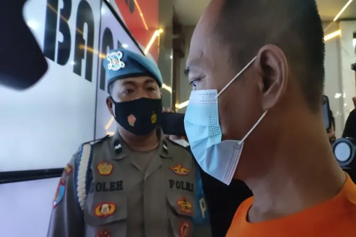 Mantan Istri Disetubuhi...
