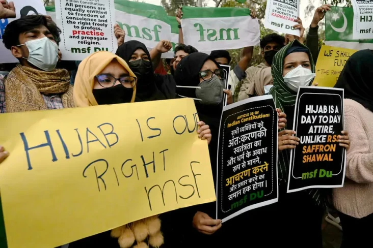 Larangan Jilbab Picu...