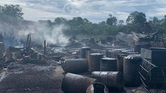 Penyulingan Minyak Meledak,...