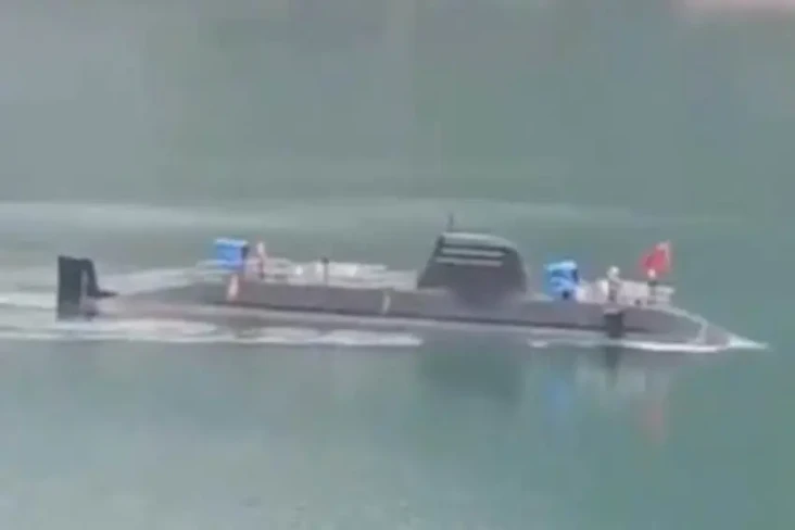 China Bangun Kapal Selam...