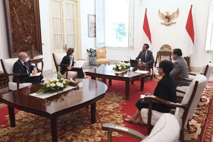 Jokowi dan Menteri Angkatan...