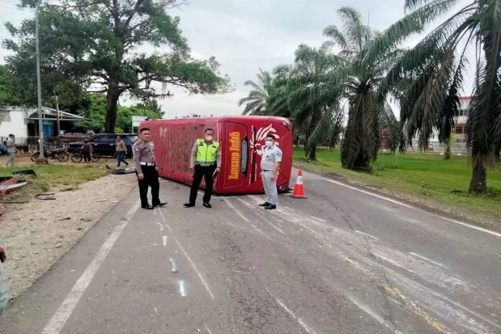 Bus Lubuk Basung Express...