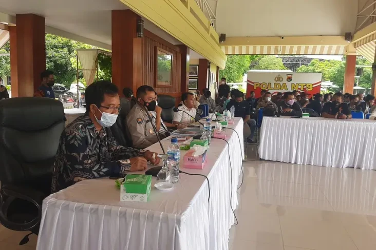 17 dari 101 Wartawan...