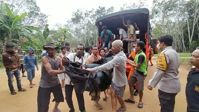 Kapal Motor Sarat Muatan...