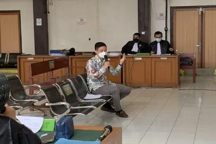 Di Hadapan Hakim, Penyuap...
