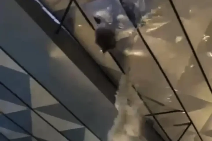 Viral! Atap Terminal...