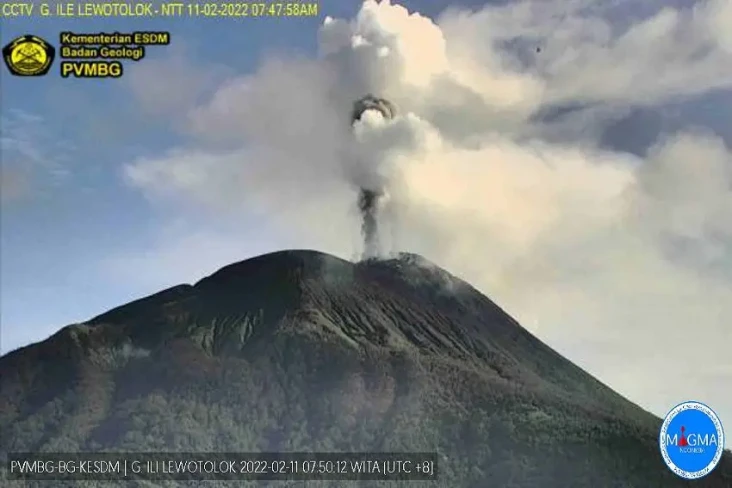Gunung Ili Lewotolok...