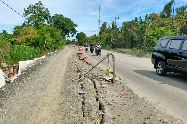 Ada Retakan Baru di...