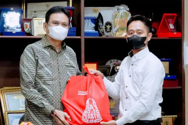 Bupati Barru Terima...