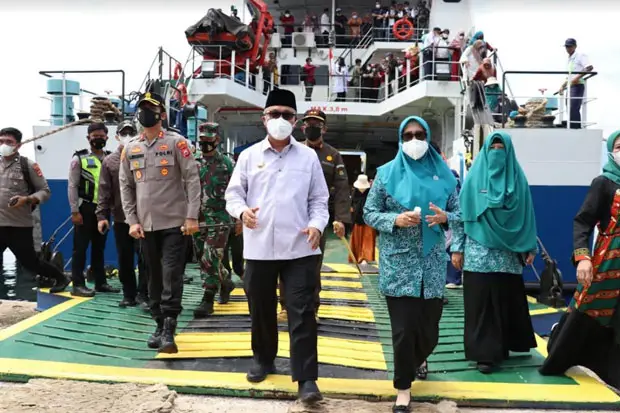 Bupati Luwu Timur Boyong...