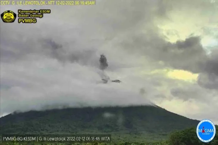 Gunung Ili Lewotolok...