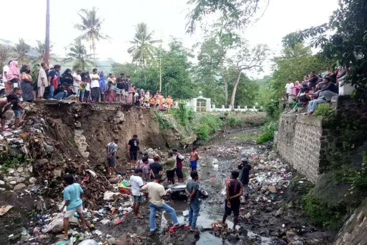 Diduga Tak Tahu Jembatan...