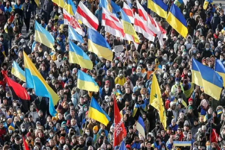 Ribuan Warga Ukraina...