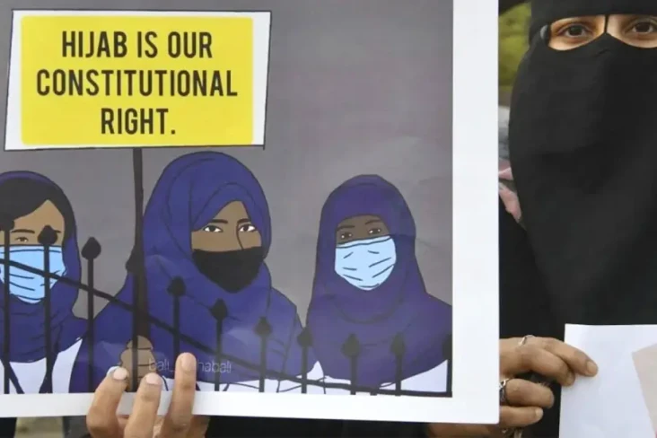 AS: Larangan Hijab di...