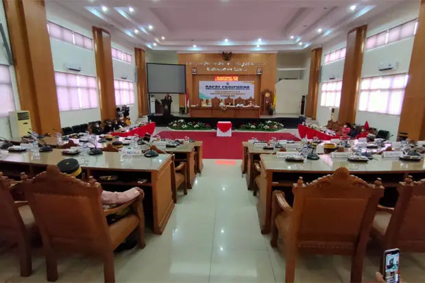 Rapat Paripurna Hari...