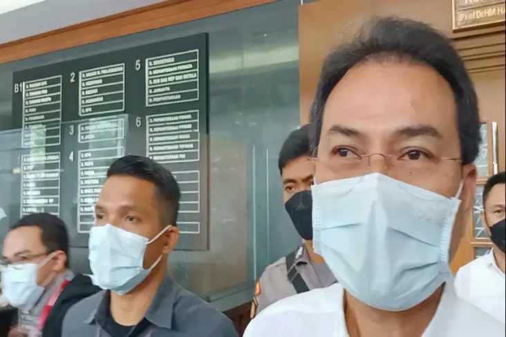 Sidang Putusan Ditunda,...