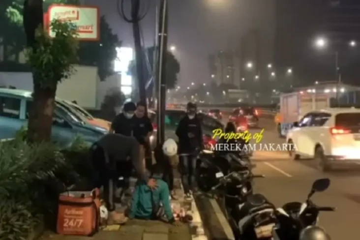 Hantam Jalan Berlubang,...