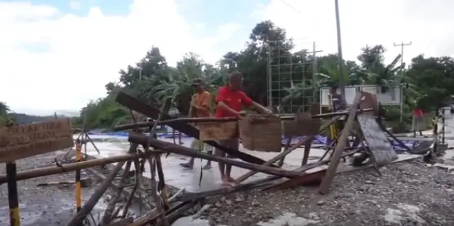 Tuntut Pembayaran Ganti...
