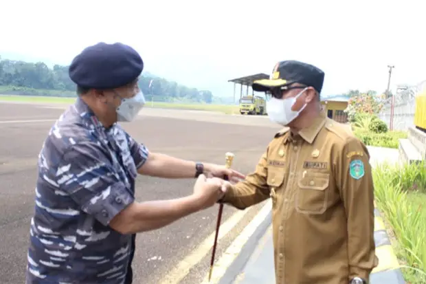 Di Depan Bupati Luwu...