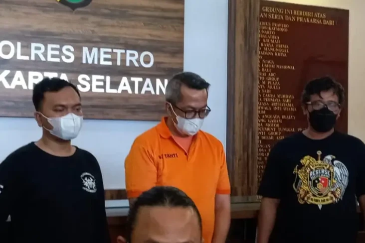 Ini Motif Koboi Lansia...