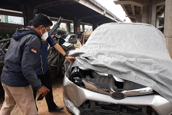 Tabrak 3 Warga di Pulogadung,...
