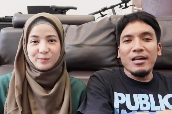 4 Pasangan Artis yang...